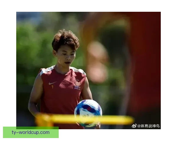 吴曦王霜闪耀中国金球奖盛典夜